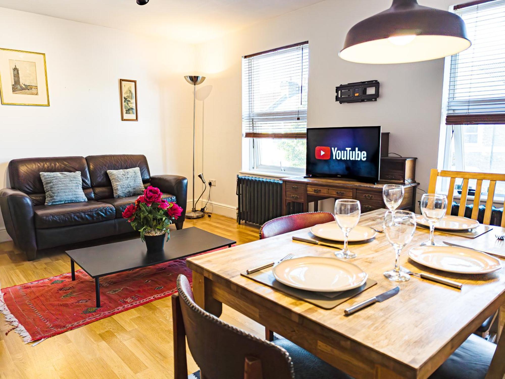 Spacious 2 Bedroom In Hackney Appartamento *