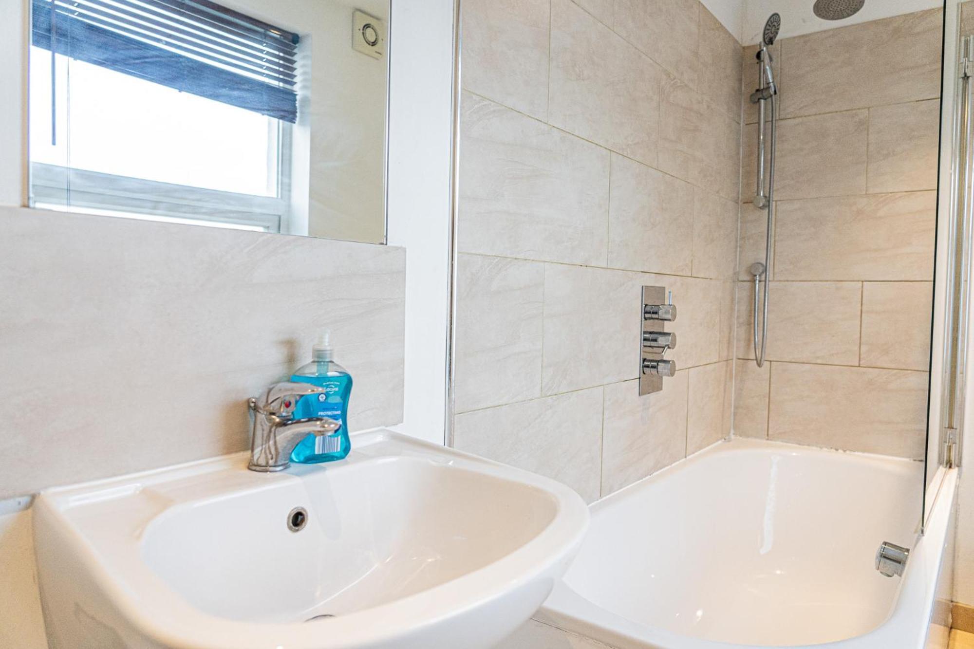 Spacious 2 Bedroom In Hackney Appartamento Londra