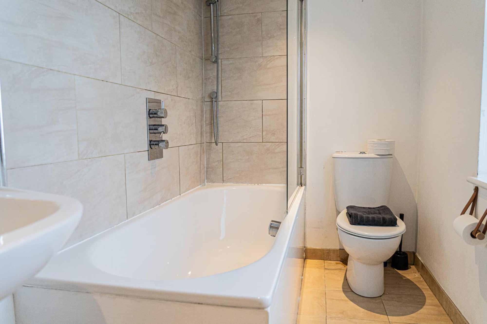 Spacious 2 Bedroom In Hackney Appartamento *