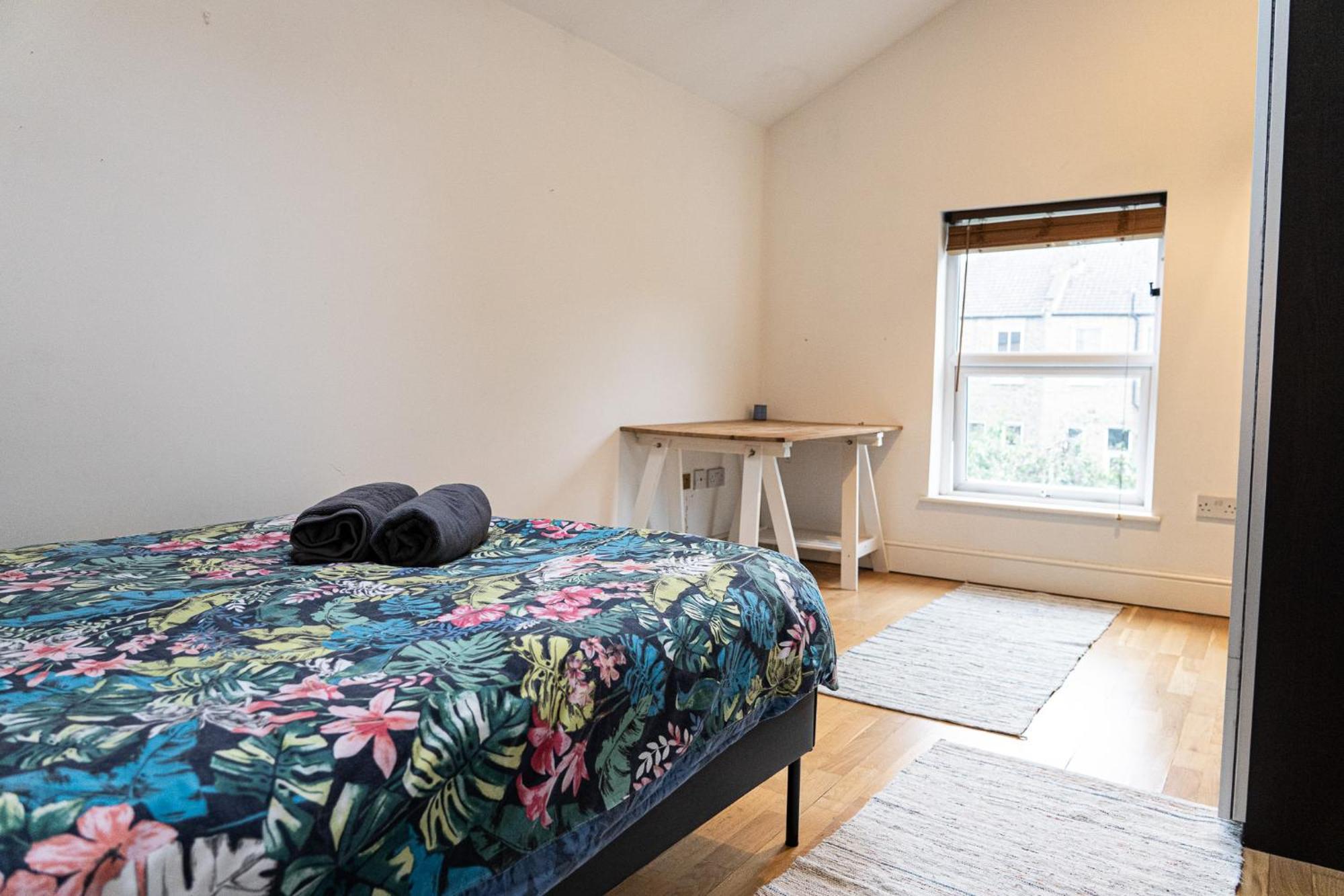 Spacious 2 Bedroom In Hackney Appartamento *